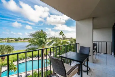 1830 Embassy Dr #411, West Palm Beach: photo 1 of 13