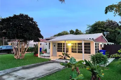 2082 NE 180th St, North Miami Beach: photo 1 of 24