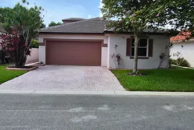 7306 NW 1st Manor NW, Plantation: photo 1 of 18