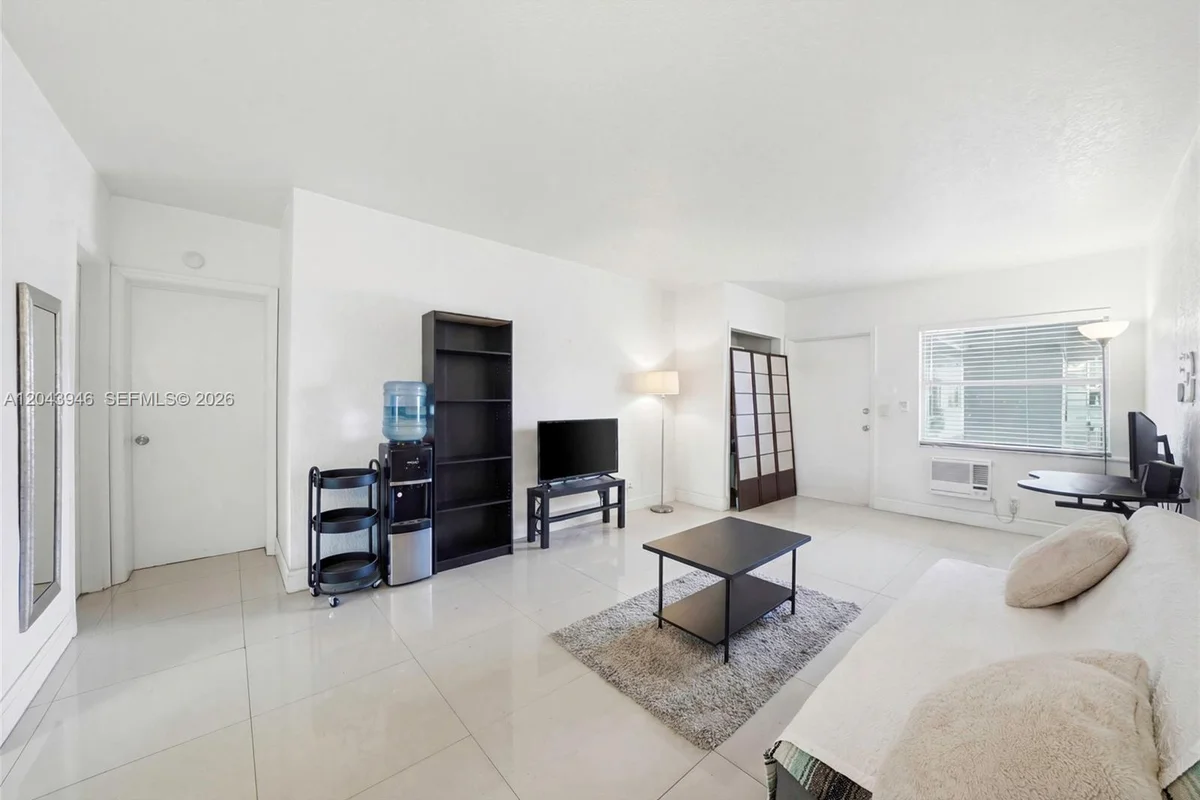 1100 NE 9th Ave #105, Fort Lauderdale: photo 1 of 18