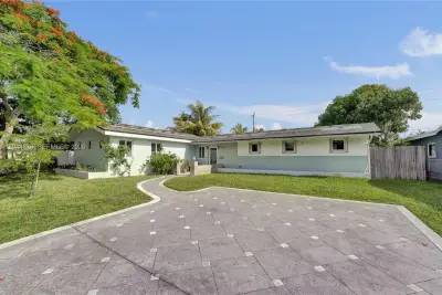 4311 Hayes St, Hollywood: photo 1 of 63