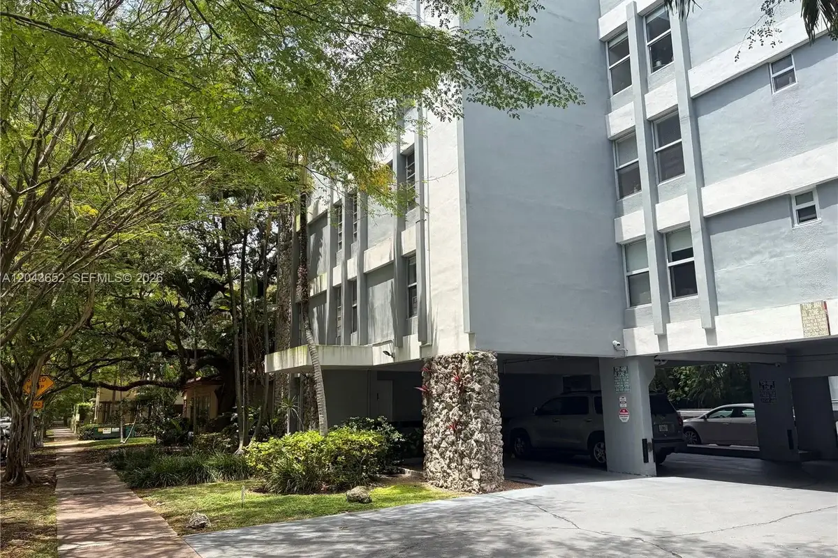 820 Salzedo St #405, Coral Gables: photo 1 of 16