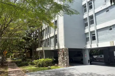 820 Salzedo St #405, Coral Gables: photo 1 of 16