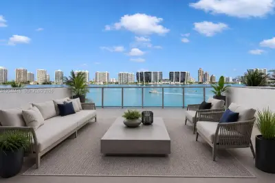 18100 N Bay Rd #304, Sunny Isles Beach: photo 1 of 6