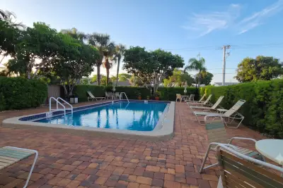 2400 NE 10th St #108, Pompano Beach: photo 1 of 12
