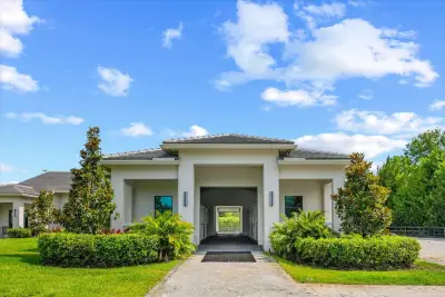 15450 Estancia Ln, Wellington: photo 1 of 25