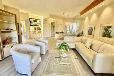 7472 La Paz Blvd #301, Boca Raton: photo 1 of 35