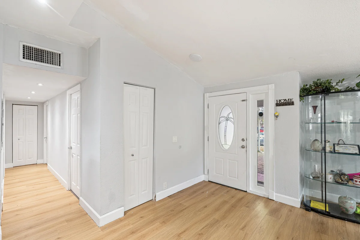 3872 Mackinac Rd, Lake Worth: photo 1 of 16
