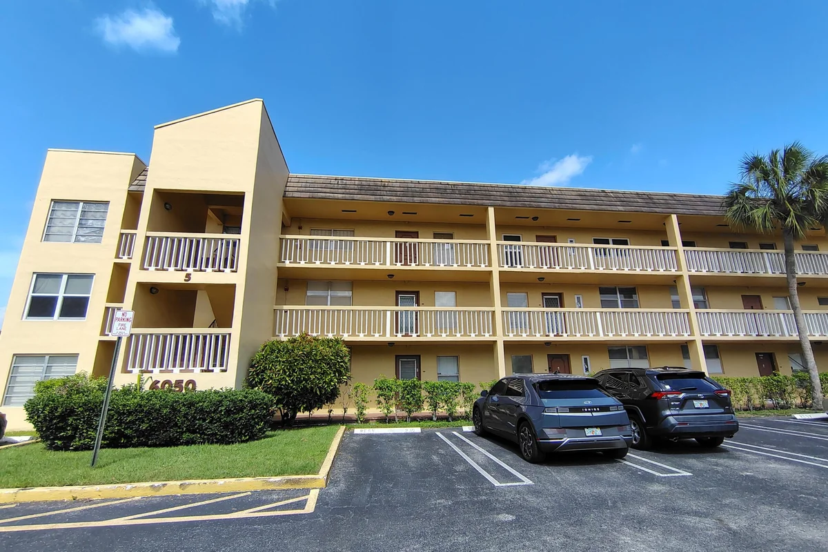 6050 NW 64th Ave #102, Tamarac: photo 1 of 16