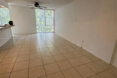 210 172nd St #429, Sunny Isles Beach: photo 1 of 17