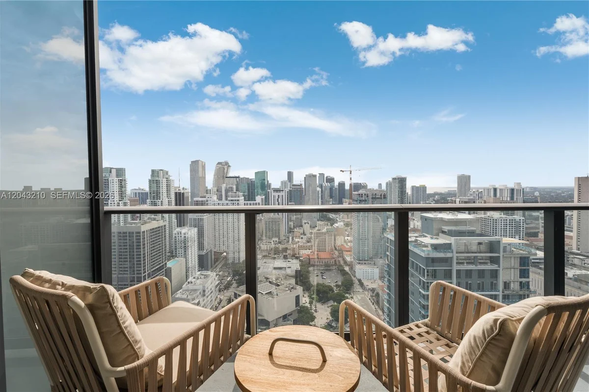 159 NE 6th St #4212, Miami: photo 1 of 29