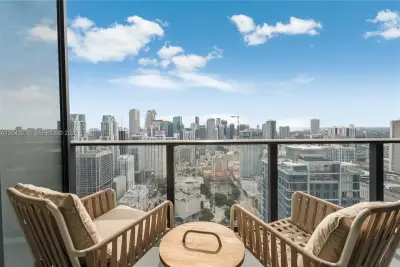159 NE 6th St #4212, Miami: photo 1 of 29
