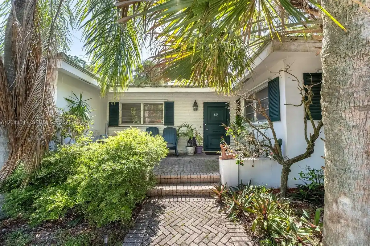 698 NW 7th Ave, Boca Raton: photo 1 of 35