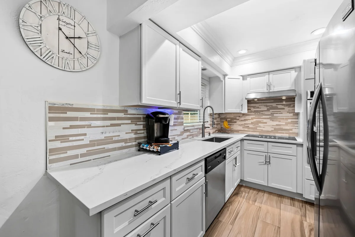480 Alabama Ave, Fort Lauderdale: photo 1 of 26