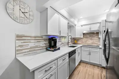 480 Alabama Ave, Fort Lauderdale: photo 1 of 26