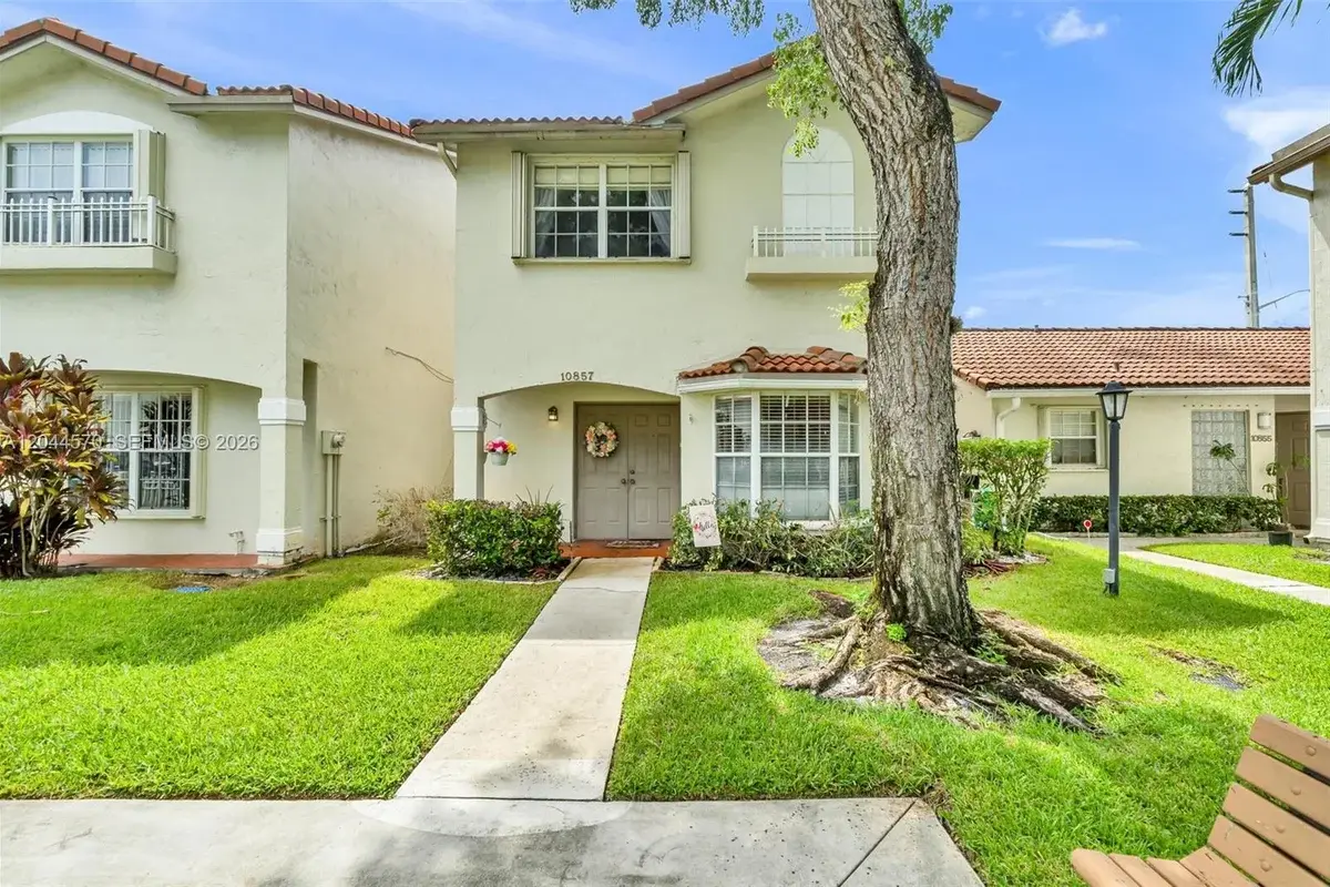 10857 NW 8th St, Pembroke Pines: photo 1 of 43