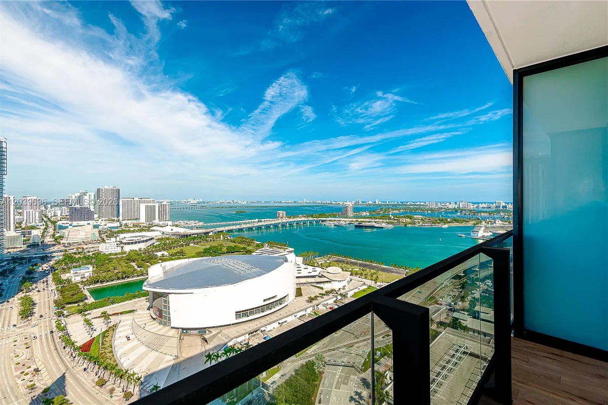 398 NE 5th St #2904, Miami: photo 1 of 12