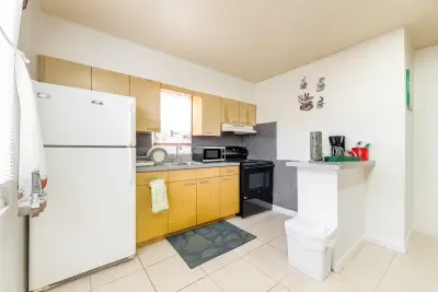 1935 Taylor St #2, Hollywood: photo 1 of 6
