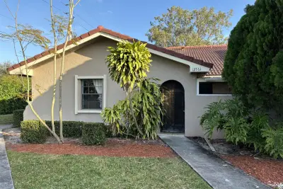 12761 Westhampton Cir, Wellington: photo 1 of 25