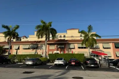 2400 NE 33rd Ave #208, Fort Lauderdale: photo 1 of 15