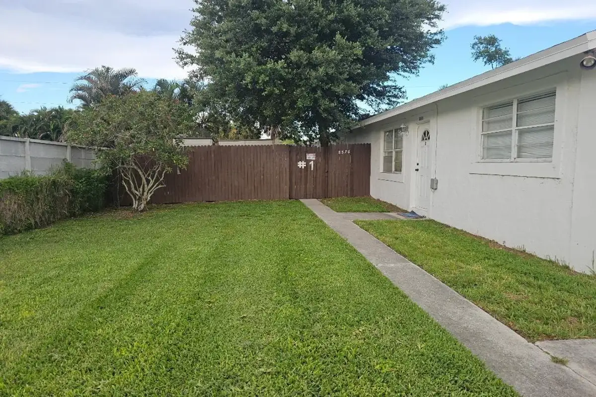 8576 Sunset Dr #1, Palm Beach Gardens: photo 1 of 13
