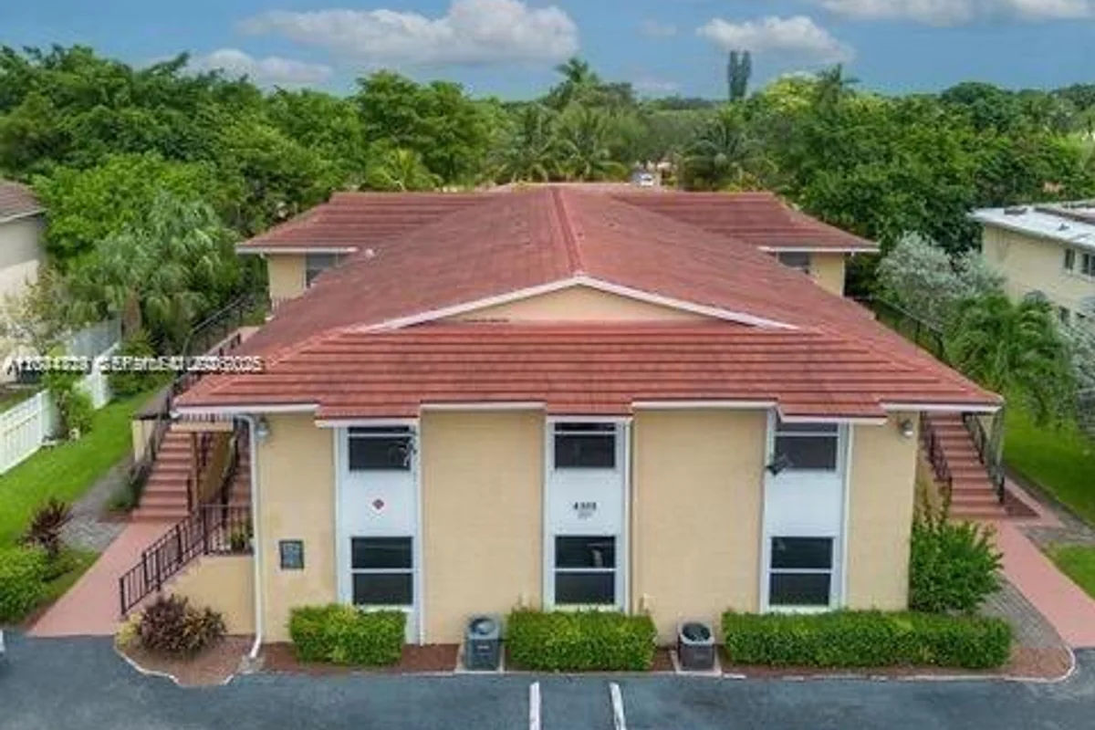 8303 W Sample Rd #04, Coral Springs: photo 1 of 10