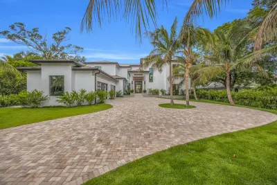 19175 W Riverside Dr, Tequesta: photo 1 of 85