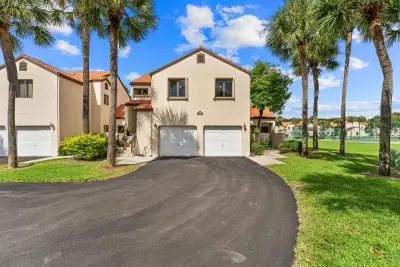 18 Vía De Casas Sur #205, Boynton Beach: photo 1 of 31