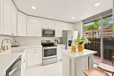 1227 Sussex Dr, North Lauderdale: photo 1 of 30