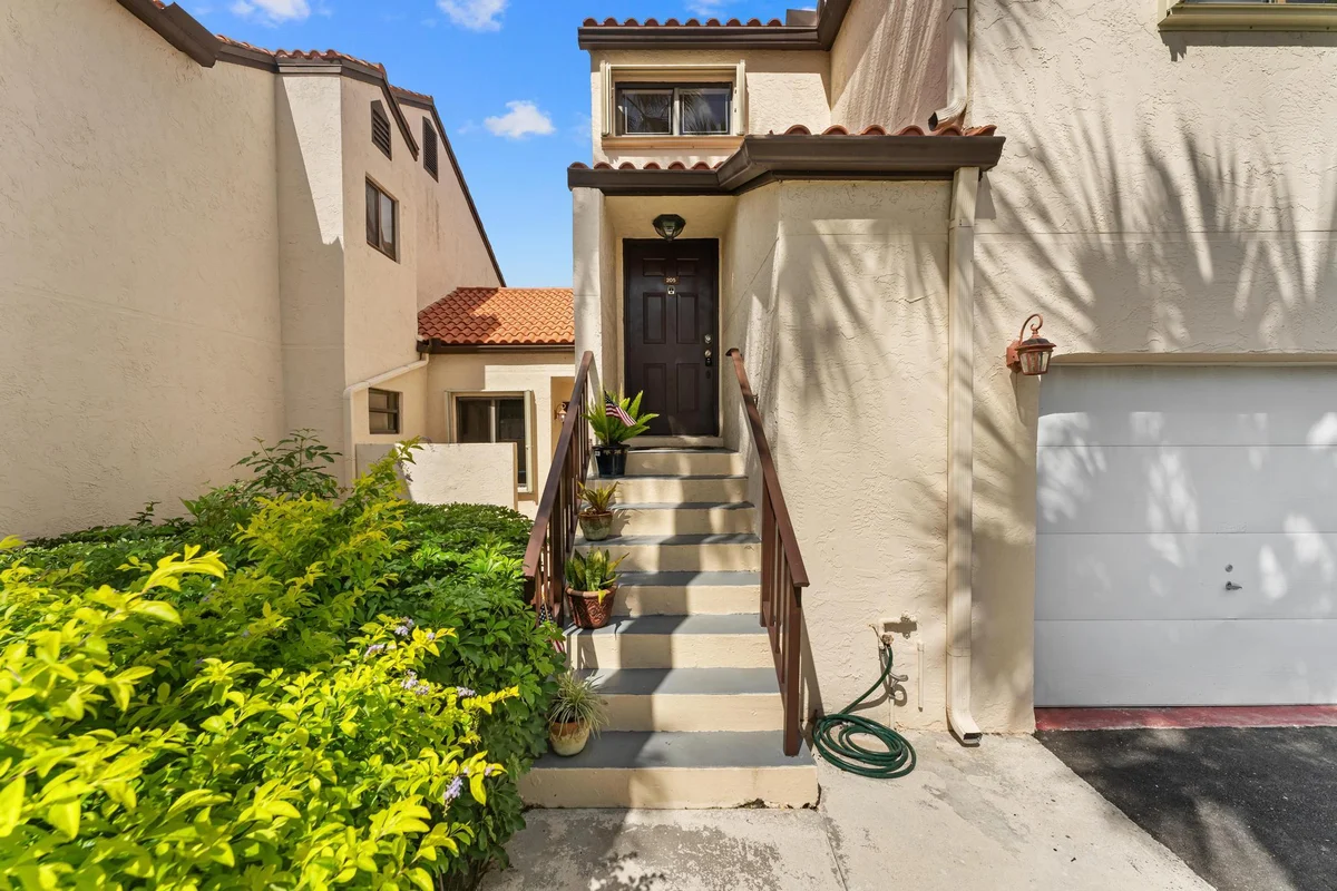 18 Vía De Casas Sur #205, Boynton Beach: photo 1 of 32