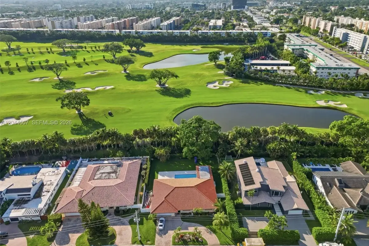 713 Diplomat Pkwy, Hallandale Beach: photo 1 of 40