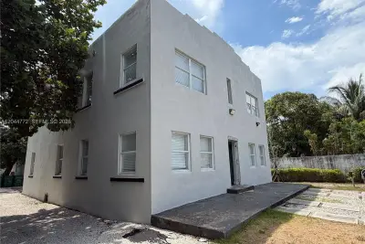 6828 NW 3rd Ave #2, Miami: photo 1 of 2
