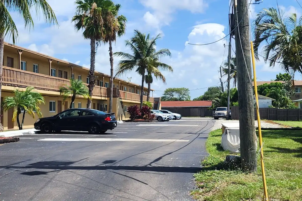 620 NW 7th Ave #16, Pompano Beach: photo 1 of 9