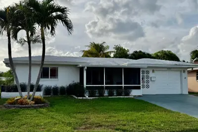 4927 NW 47th Ter, Tamarac: photo 1 of 35