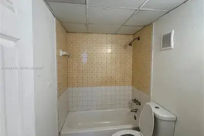 1756 NW 55th Ave #101, Lauderhill: photo 1 of 11