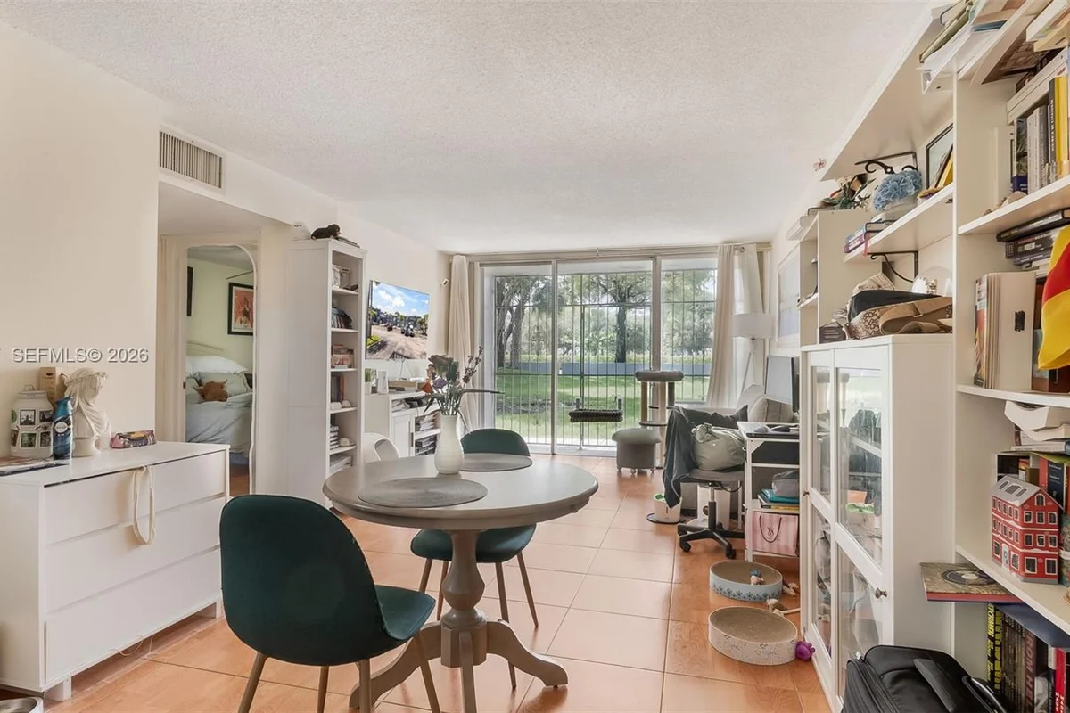 110 Fontainebleau Blvd #101, Miami: photo 1 of 27