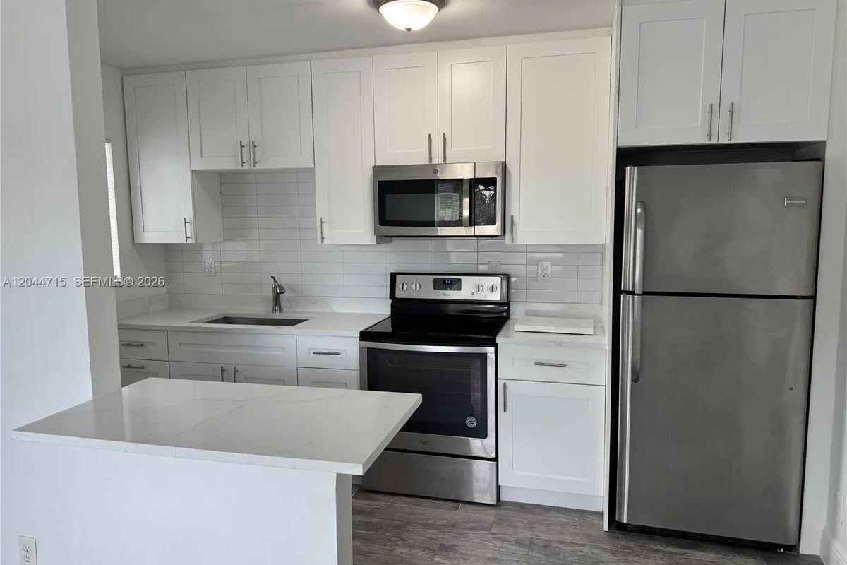 495 NW 43rd Ct #1, Oakland Park: photo 1 of 8