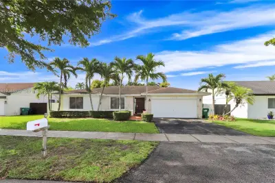 12730 SW 119th St, Miami: photo 1 of 30