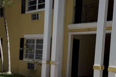 51 Edgewater Dr #4, Coral Gables: photo 1 of 10