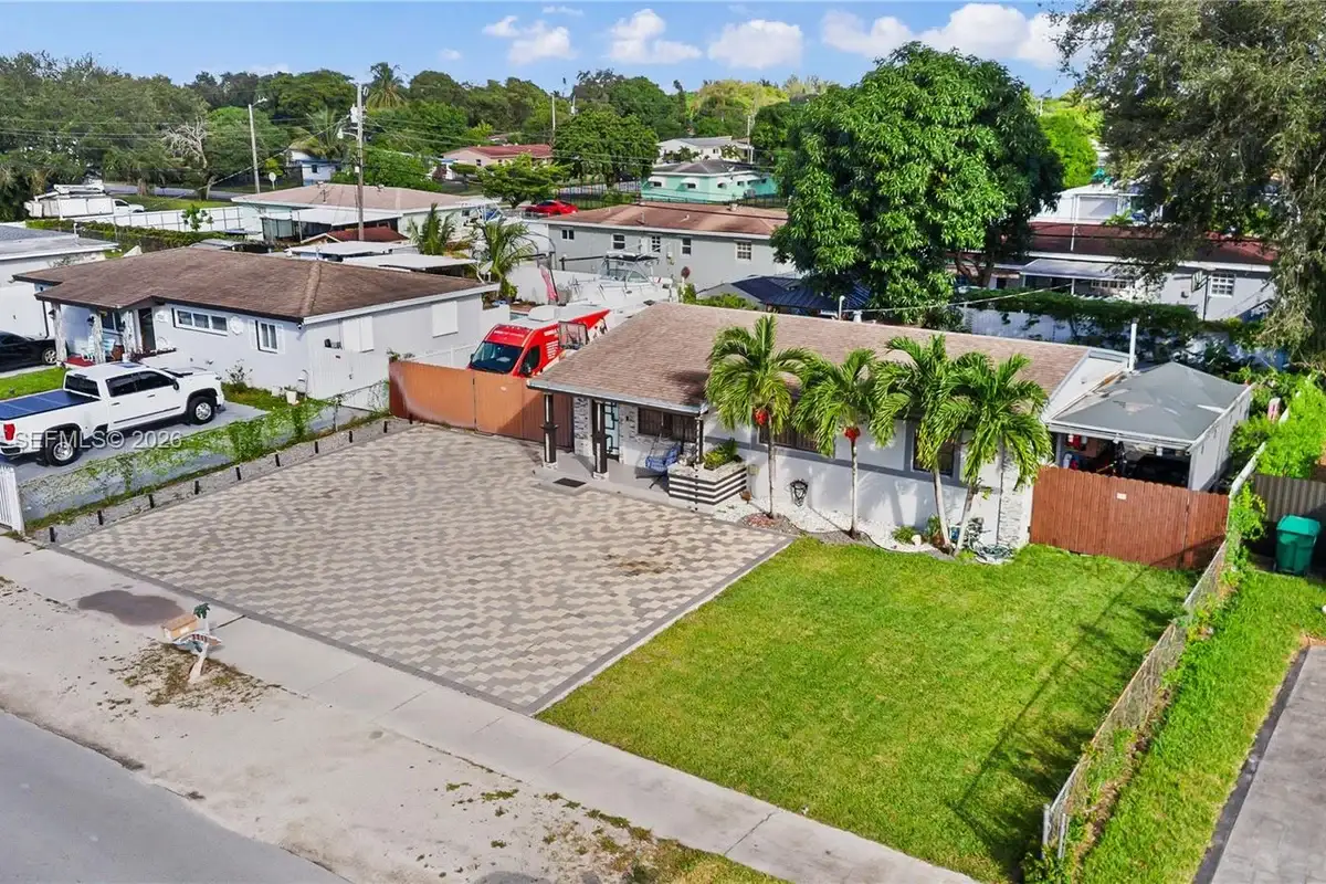 3311 NW 171st St, Miami Gardens: photo 1 of 32
