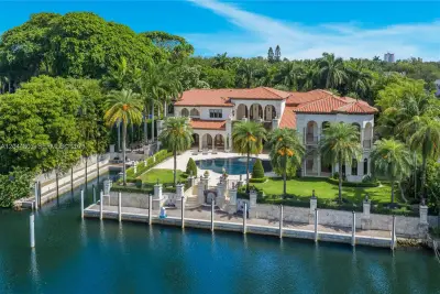House in Coral Gables: photo 1 of 62