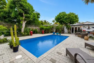 1401 NE 33rd St, Oakland Park: photo 1 of 33