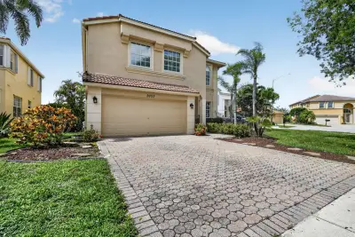 9855 Woolworth Ct, Wellington: photo 1 of 85