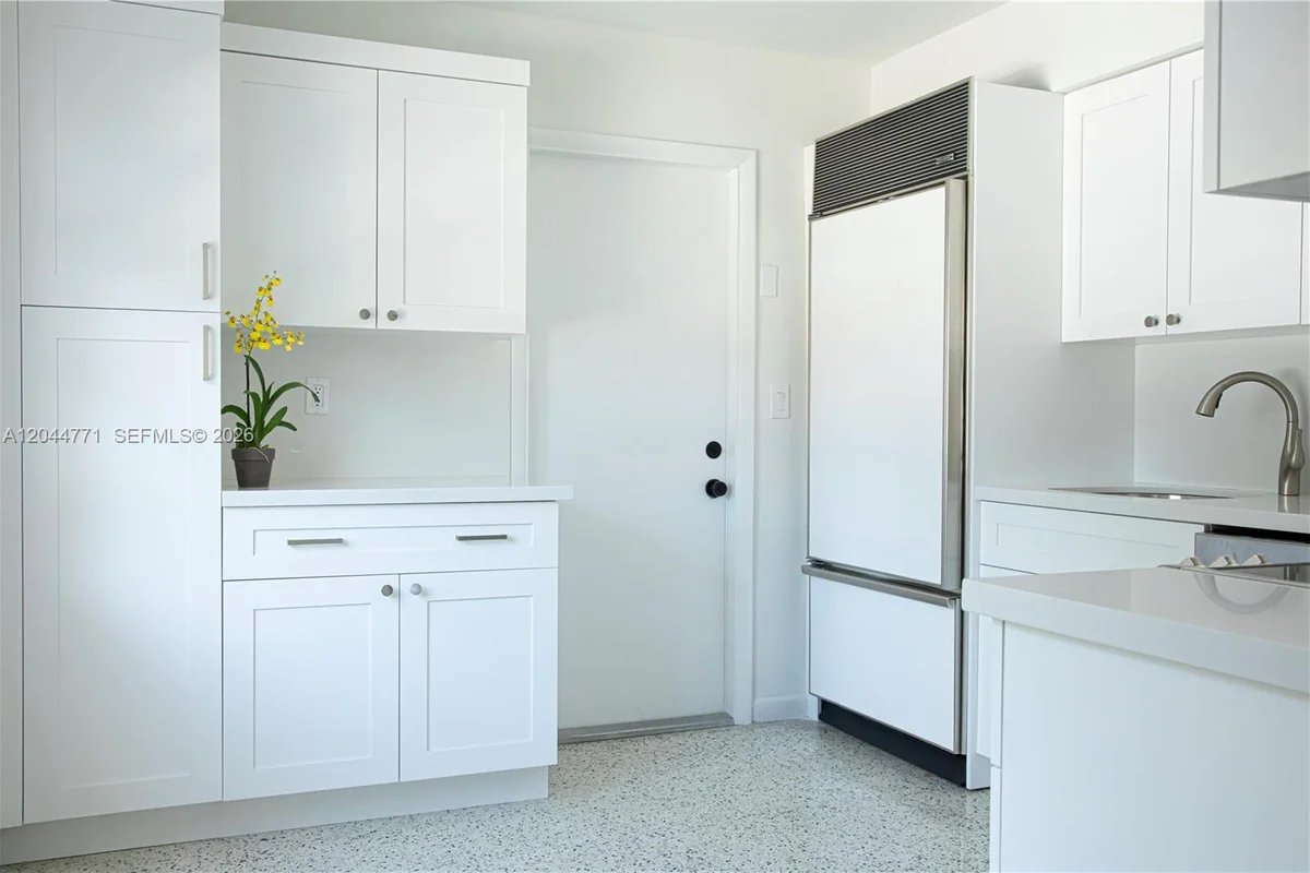 1226 SW 30th Ave, Miami: photo 1 of 19