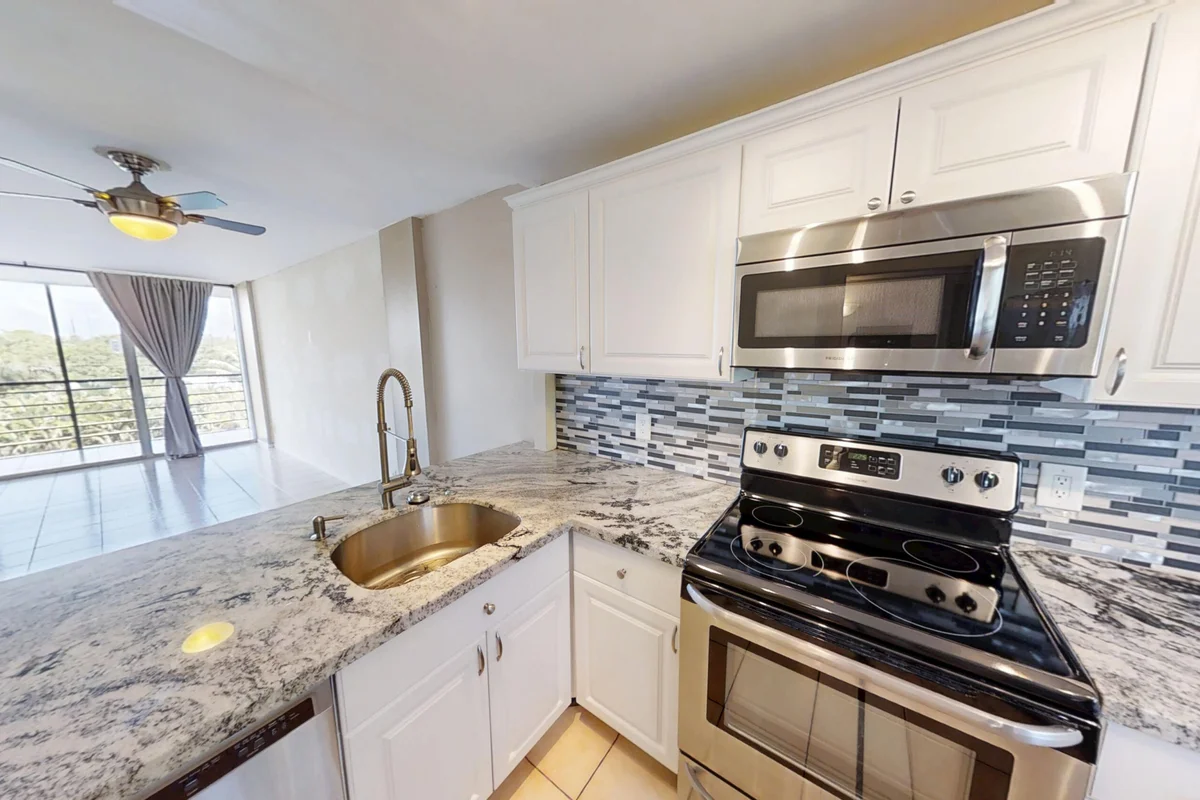 108 Royal Pk Dr #4E, Oakland Park: photo 1 of 17
