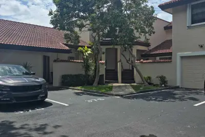 8953 W Sunrise Blvd, Plantation: photo 1 of 13