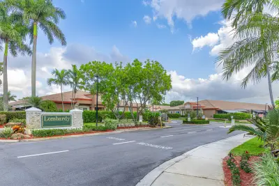 10216 Lombardy Dr, Tamarac: photo 1 of 46