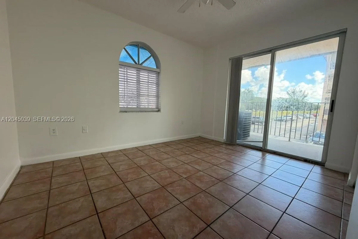 8851 NW 119th St #6201, Hialeah Gardens: photo 1 of 5