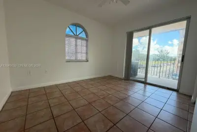 8851 NW 119th St #6201, Hialeah Gardens: photo 1 of 5