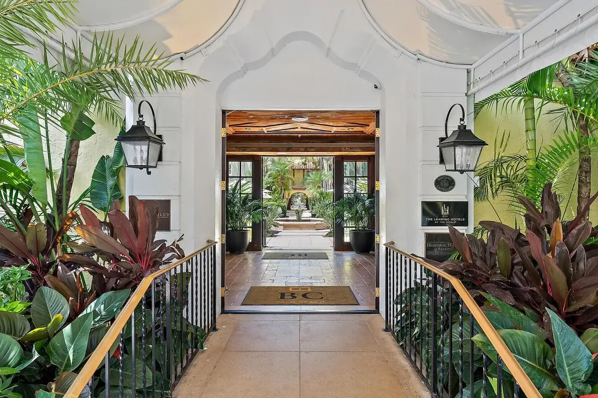 301 Australian Ave, Palm Beach: photo 1 of 25
